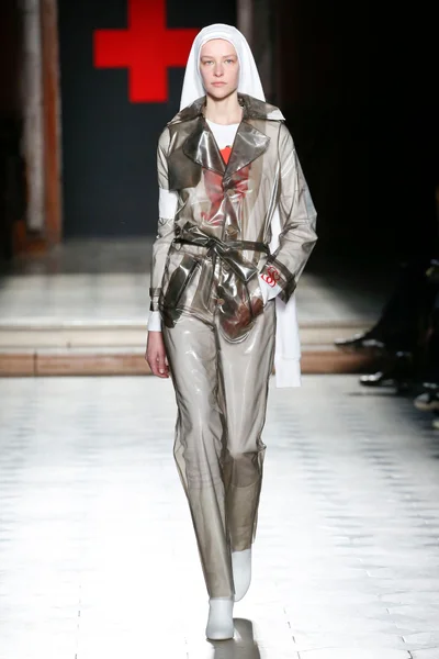Look 19